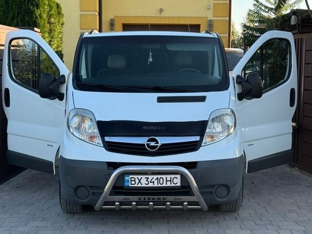 Белый Опель Виваро, объемом двигателя 2 л и пробегом 299 тыс. км за 10500 $, фото 1 на Automoto.ua
