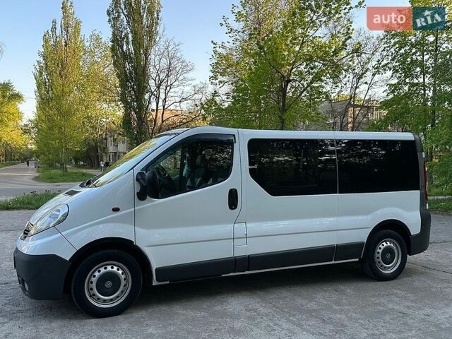 Белый Опель Виваро, объемом двигателя 2 л и пробегом 250 тыс. км за 9100 $, фото 1 на Automoto.ua