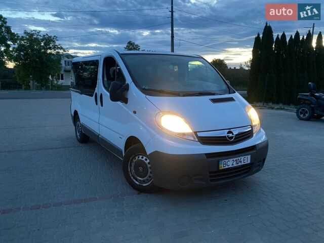 Білий Опель Віваро, об'ємом двигуна 2 л та пробігом 310 тис. км за 9500 $, фото 1 на Automoto.ua