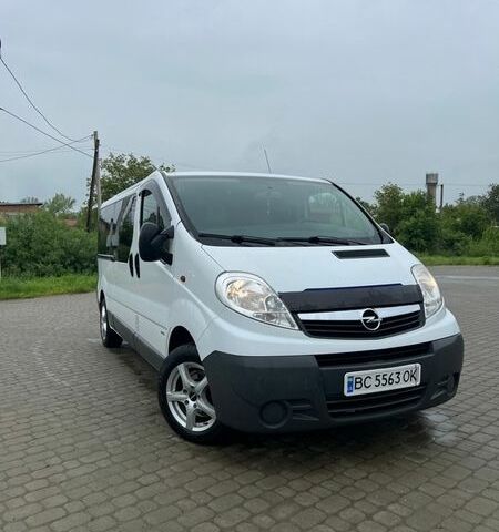 Белый Опель Виваро, объемом двигателя 2 л и пробегом 225 тыс. км за 9999 $, фото 1 на Automoto.ua