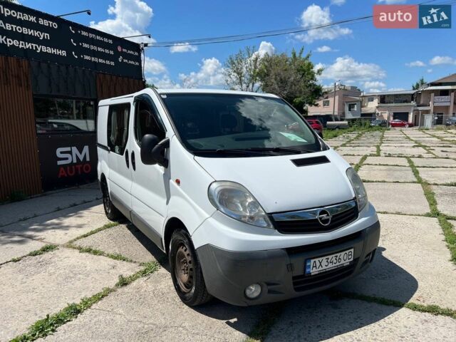 Білий Опель Віваро, об'ємом двигуна 2 л та пробігом 284 тис. км за 8200 $, фото 1 на Automoto.ua