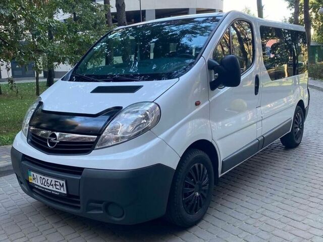 Белый Опель Виваро, объемом двигателя 2 л и пробегом 290 тыс. км за 8300 $, фото 1 на Automoto.ua
