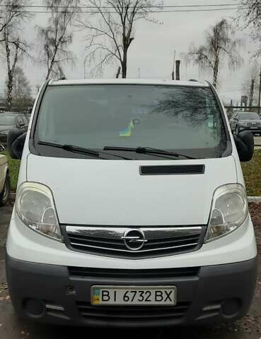 Белый Опель Виваро, объемом двигателя 2.46 л и пробегом 260 тыс. км за 10200 $, фото 1 на Automoto.ua