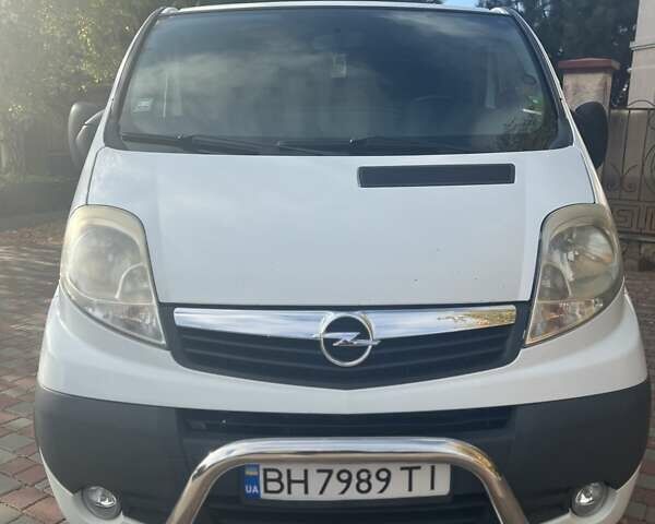 Белый Опель Виваро, объемом двигателя 2 л и пробегом 324 тыс. км за 10999 $, фото 1 на Automoto.ua