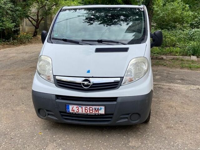 Білий Опель Віваро, об'ємом двигуна 2.5 л та пробігом 340 тис. км за 4000 $, фото 1 на Automoto.ua