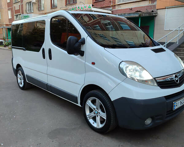 Білий Опель Віваро, об'ємом двигуна 2 л та пробігом 369 тис. км за 8999 $, фото 1 на Automoto.ua