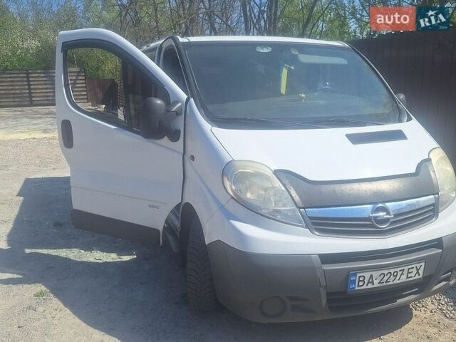 Белый Опель Виваро, объемом двигателя 2 л и пробегом 412 тыс. км за 8300 $, фото 1 на Automoto.ua