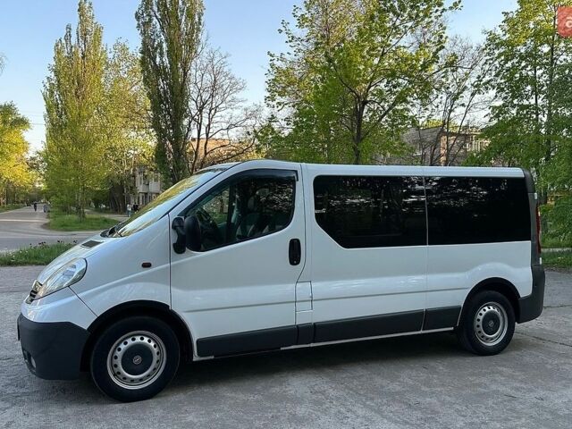 Белый Опель Виваро, объемом двигателя 2 л и пробегом 250 тыс. км за 9100 $, фото 1 на Automoto.ua
