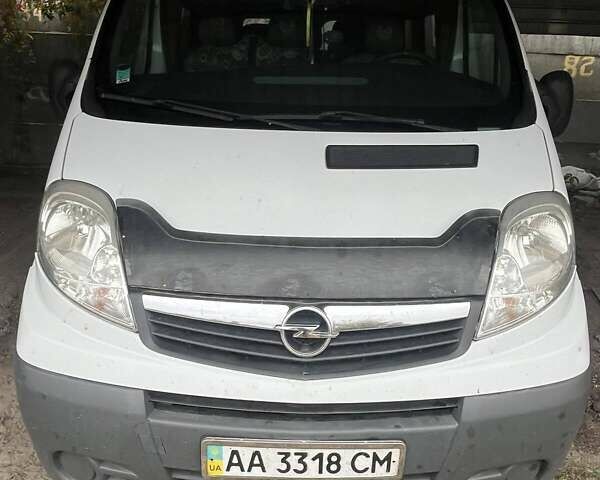 Белый Опель Виваро, объемом двигателя 2 л и пробегом 345 тыс. км за 8500 $, фото 1 на Automoto.ua