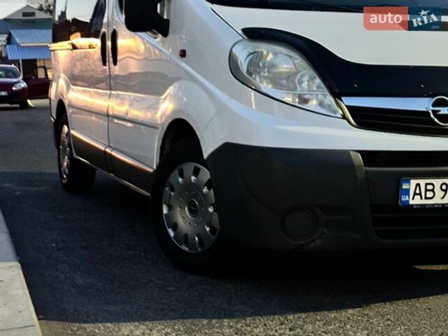 Білий Опель Віваро, об'ємом двигуна 2 л та пробігом 392 тис. км за 8200 $, фото 1 на Automoto.ua