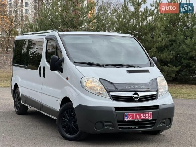 Белый Опель Виваро, объемом двигателя 2 л и пробегом 306 тыс. км за 10999 $, фото 1 на Automoto.ua