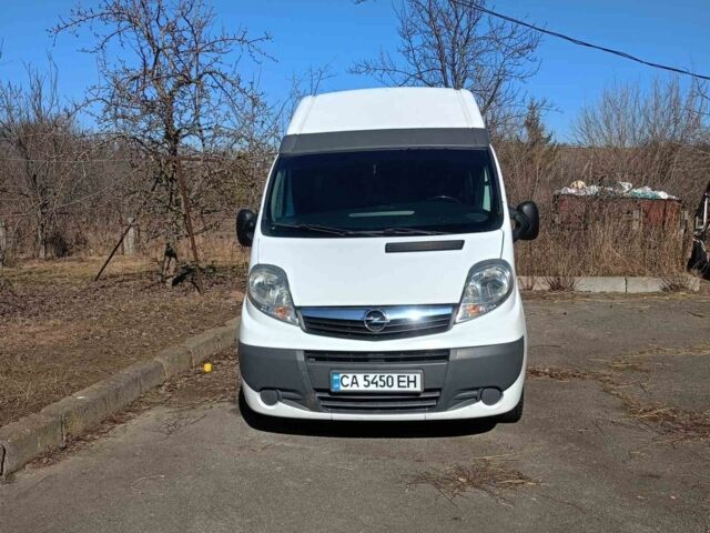 Белый Опель Виваро, объемом двигателя 2 л и пробегом 400 тыс. км за 9800 $, фото 1 на Automoto.ua