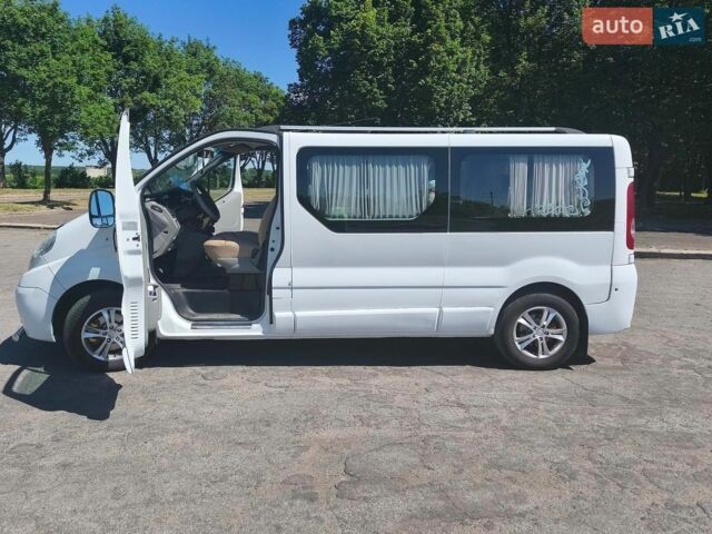Белый Опель Виваро, объемом двигателя 2.5 л и пробегом 191 тыс. км за 14945 $, фото 1 на Automoto.ua