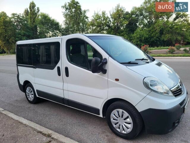 Білий Опель Віваро, об'ємом двигуна 2 л та пробігом 230 тис. км за 8800 $, фото 1 на Automoto.ua