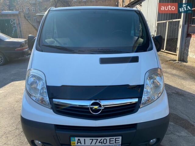 Білий Опель Віваро, об'ємом двигуна 2 л та пробігом 276 тис. км за 9500 $, фото 1 на Automoto.ua