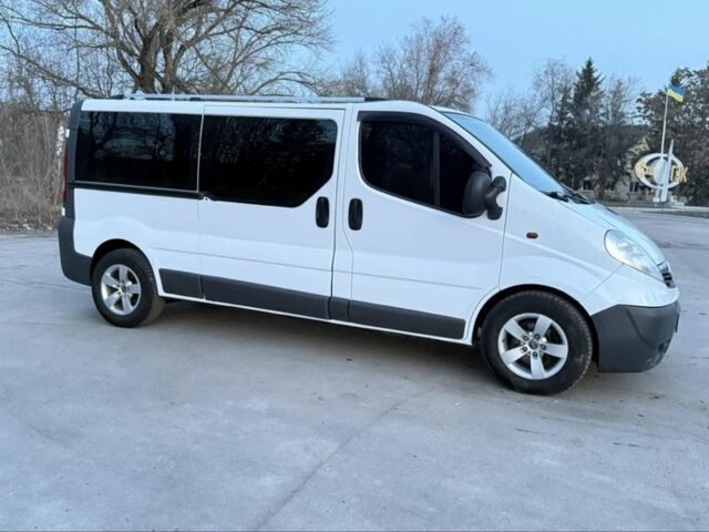 Білий Опель Віваро, об'ємом двигуна 2 л та пробігом 193 тис. км за 9800 $, фото 1 на Automoto.ua