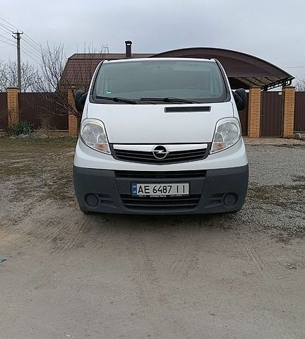 Белый Опель Виваро, объемом двигателя 2 л и пробегом 440 тыс. км за 7600 $, фото 1 на Automoto.ua
