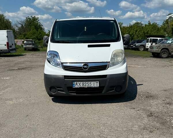 Белый Опель Виваро, объемом двигателя 2 л и пробегом 604 тыс. км за 6100 $, фото 1 на Automoto.ua