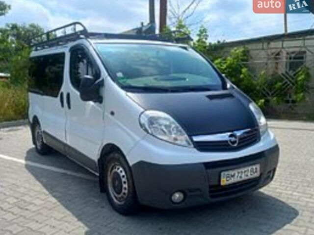 Белый Опель Виваро, объемом двигателя 2 л и пробегом 280 тыс. км за 14500 $, фото 1 на Automoto.ua