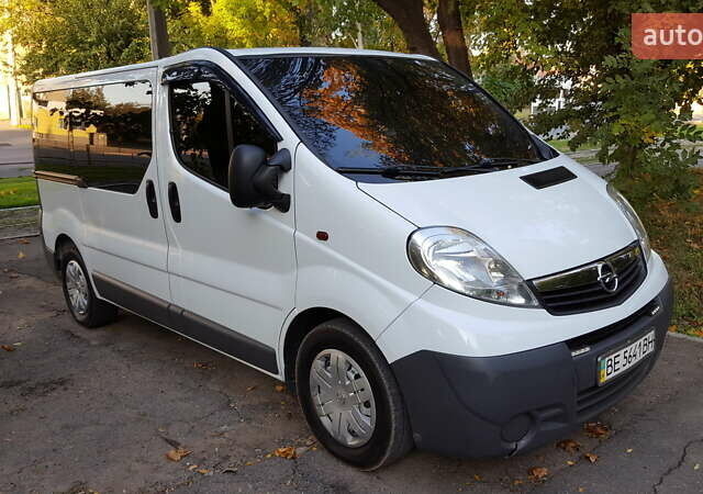 Белый Опель Виваро, объемом двигателя 2 л и пробегом 380 тыс. км за 9300 $, фото 1 на Automoto.ua