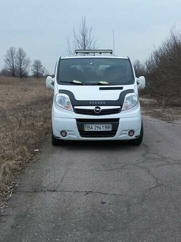 Білий Опель Віваро, об'ємом двигуна 2 л та пробігом 240 тис. км за 12800 $, фото 1 на Automoto.ua