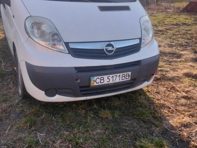 Белый Опель Виваро, объемом двигателя 2.5 л и пробегом 316 тыс. км за 7500 $, фото 1 на Automoto.ua