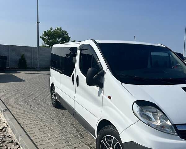 Белый Опель Виваро, объемом двигателя 2 л и пробегом 338 тыс. км за 11500 $, фото 1 на Automoto.ua