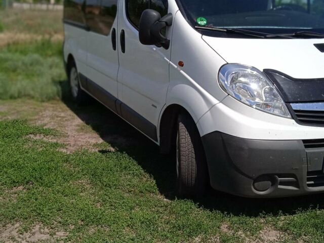 Білий Опель Віваро, об'ємом двигуна 2 л та пробігом 265 тис. км за 11500 $, фото 1 на Automoto.ua