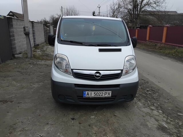 Белый Опель Виваро, объемом двигателя 2 л и пробегом 288 тыс. км за 8600 $, фото 1 на Automoto.ua