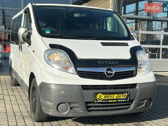 Белый Опель Виваро, объемом двигателя 2.46 л и пробегом 263 тыс. км за 12800 $, фото 1 на Automoto.ua