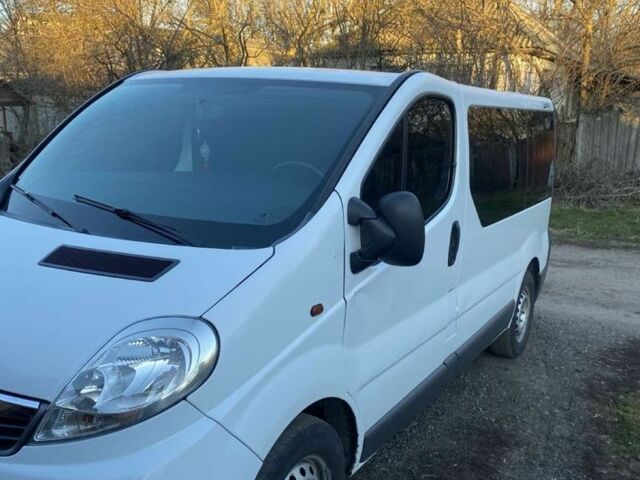 Белый Опель Виваро, объемом двигателя 2 л и пробегом 319 тыс. км за 7500 $, фото 1 на Automoto.ua