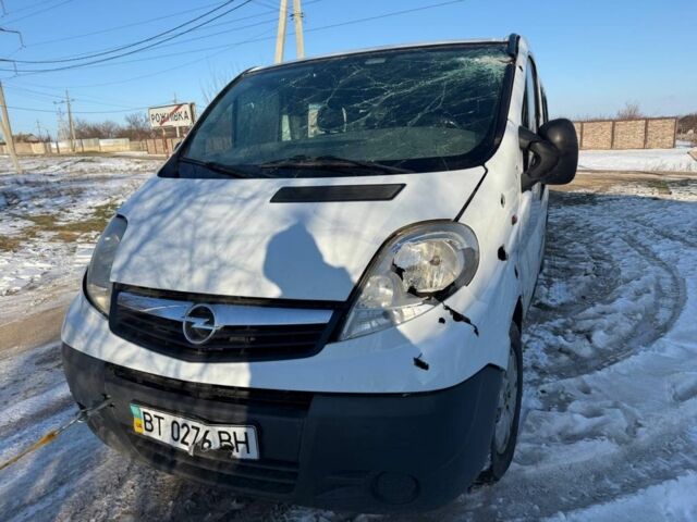 Белый Опель Виваро, объемом двигателя 2 л и пробегом 300 тыс. км за 3000 $, фото 1 на Automoto.ua
