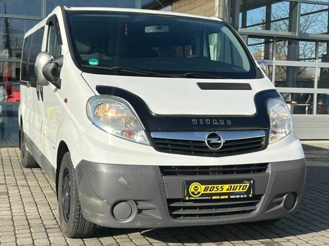 Белый Опель Виваро, объемом двигателя 2.5 л и пробегом 263 тыс. км за 12800 $, фото 1 на Automoto.ua