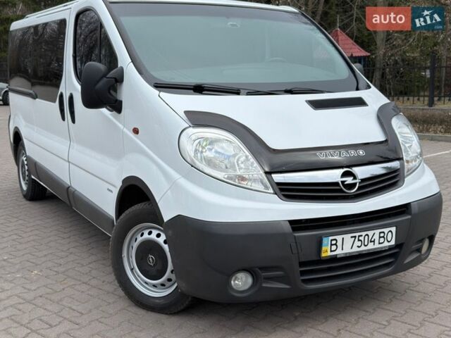 Белый Опель Виваро, объемом двигателя 2 л и пробегом 247 тыс. км за 10400 $, фото 1 на Automoto.ua