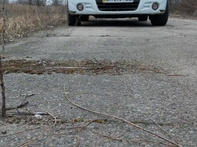 Білий Опель Віваро, об'ємом двигуна 2 л та пробігом 240 тис. км за 12800 $, фото 1 на Automoto.ua