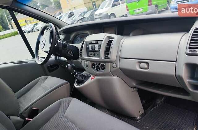 Белый Опель Виваро, объемом двигателя 2 л и пробегом 260 тыс. км за 10600 $, фото 1 на Automoto.ua