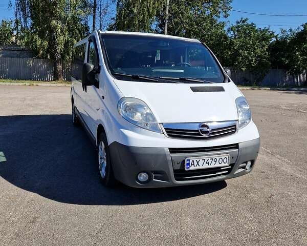 Белый Опель Виваро, объемом двигателя 2 л и пробегом 261 тыс. км за 11600 $, фото 1 на Automoto.ua