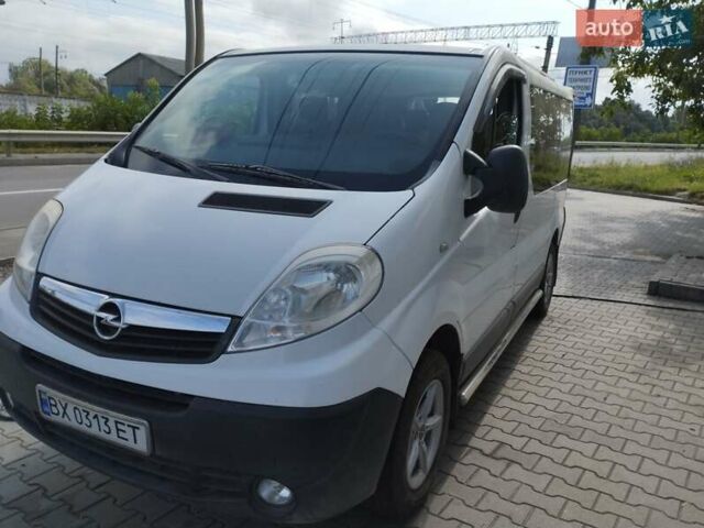 Белый Опель Виваро, объемом двигателя 2 л и пробегом 210 тыс. км за 9300 $, фото 1 на Automoto.ua
