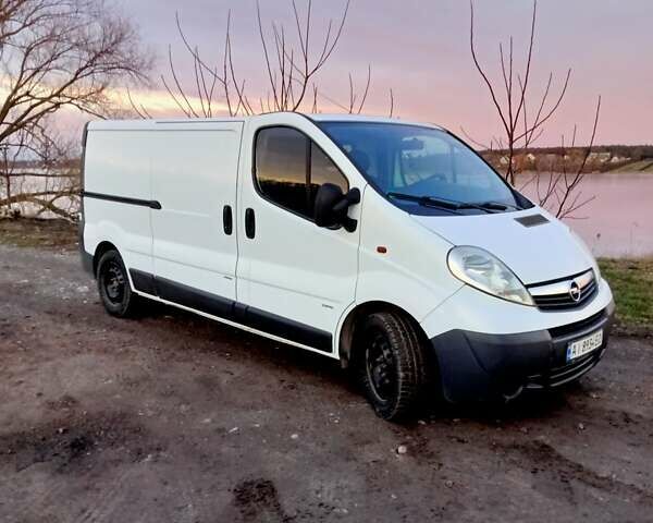 Белый Опель Виваро, объемом двигателя 2 л и пробегом 334 тыс. км за 9300 $, фото 1 на Automoto.ua