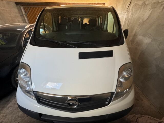 Білий Опель Віваро, об'ємом двигуна 2 л та пробігом 300 тис. км за 13500 $, фото 1 на Automoto.ua