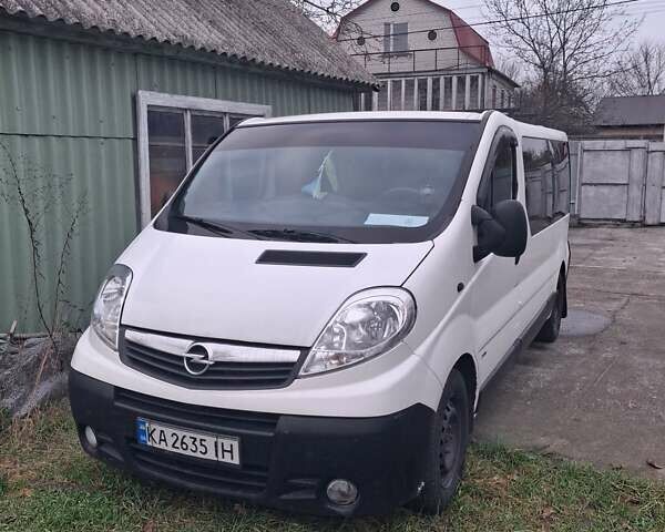 Белый Опель Виваро, объемом двигателя 2 л и пробегом 463 тыс. км за 11950 $, фото 1 на Automoto.ua