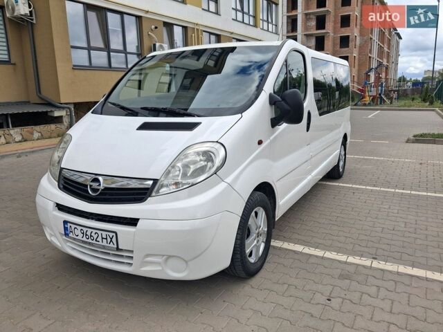 Белый Опель Виваро, объемом двигателя 2 л и пробегом 205 тыс. км за 12955 $, фото 1 на Automoto.ua