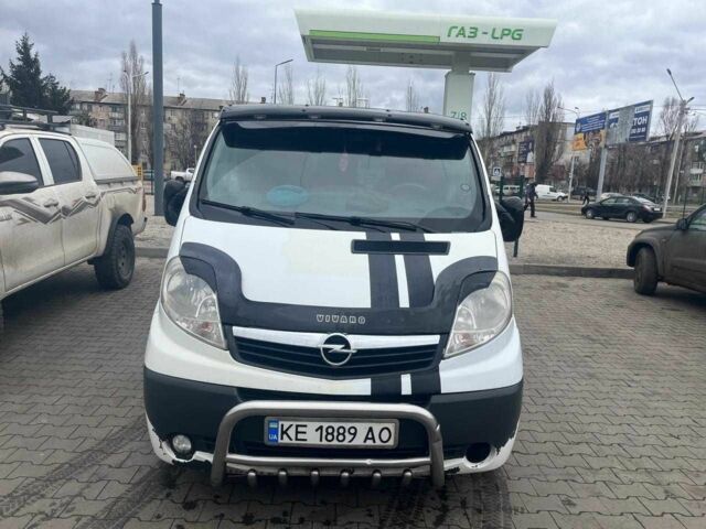 Білий Опель Віваро, об'ємом двигуна 2 л та пробігом 377 тис. км за 11500 $, фото 1 на Automoto.ua