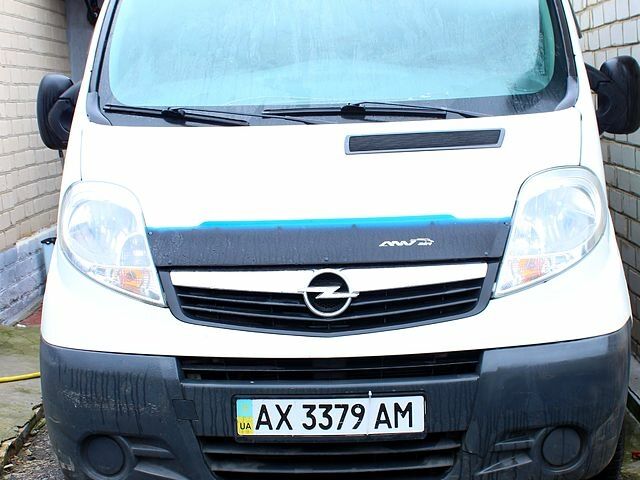 Белый Опель Виваро, объемом двигателя 2 л и пробегом 312 тыс. км за 8500 $, фото 1 на Automoto.ua