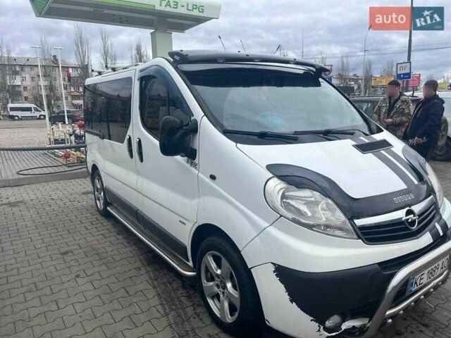 Білий Опель Віваро, об'ємом двигуна 2 л та пробігом 377 тис. км за 11500 $, фото 1 на Automoto.ua