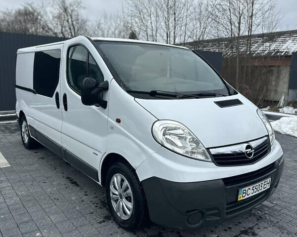 Белый Опель Виваро, объемом двигателя 2 л и пробегом 283 тыс. км за 9999 $, фото 1 на Automoto.ua