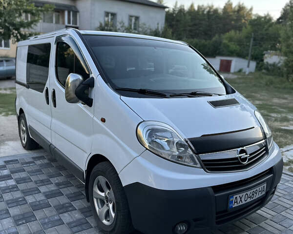 Белый Опель Виваро, объемом двигателя 2 л и пробегом 275 тыс. км за 11300 $, фото 1 на Automoto.ua