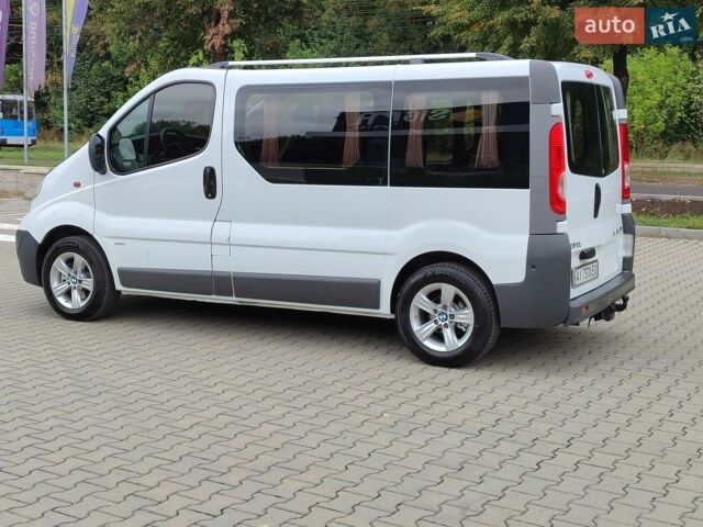 Білий Опель Віваро, об'ємом двигуна 2 л та пробігом 329 тис. км за 11850 $, фото 1 на Automoto.ua