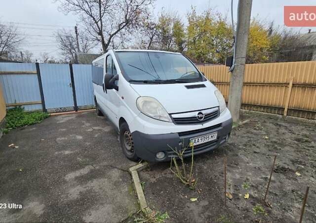 Білий Опель Віваро, об'ємом двигуна 2 л та пробігом 430 тис. км за 12000 $, фото 1 на Automoto.ua