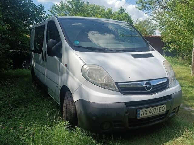 Білий Опель Віваро, об'ємом двигуна 2 л та пробігом 312 тис. км за 9200 $, фото 1 на Automoto.ua